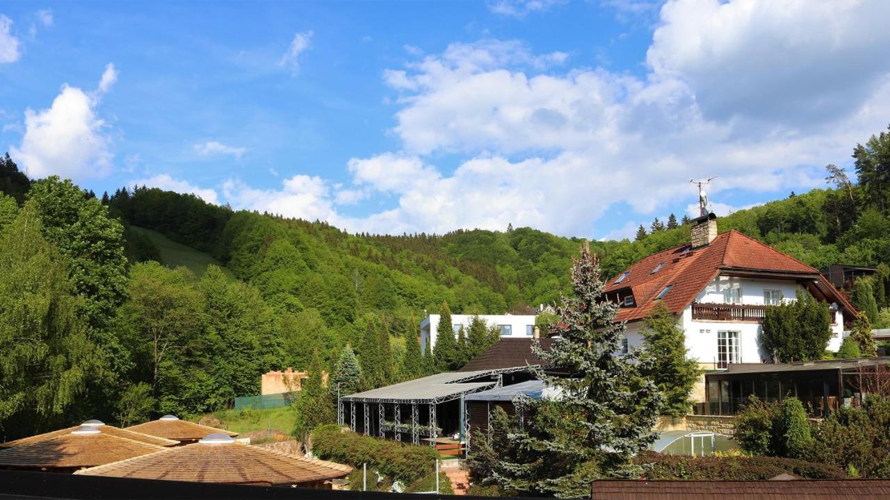 Campingplatz Glamp V Hluboké - Yurts And Wooden *